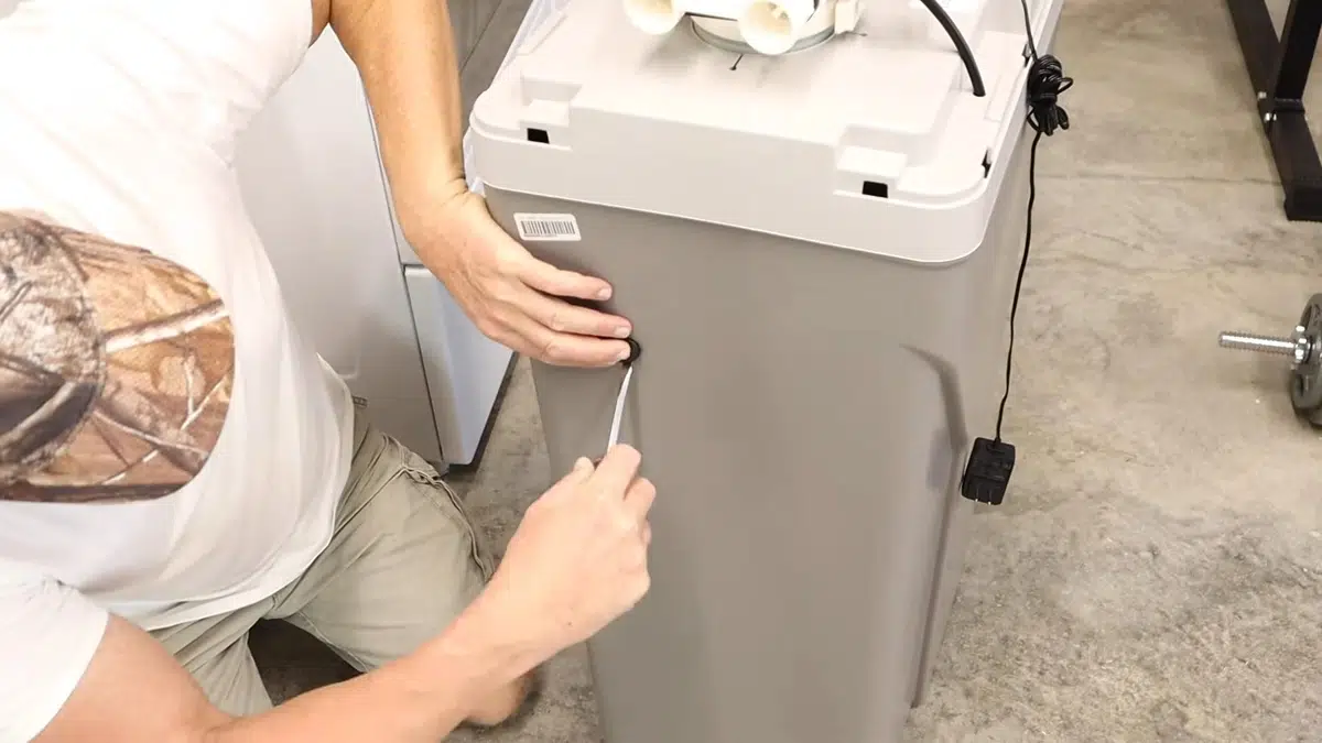 Water softener tank, controls, salt, or resin during service for Plumbing Services in Lynwood, CA